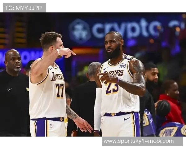 湖记:詹姆斯退役传闻东契奇与里夫斯尚未直接询问他 湖记:詹姆斯退役传闻东契奇与里夫斯尚未直接询问他